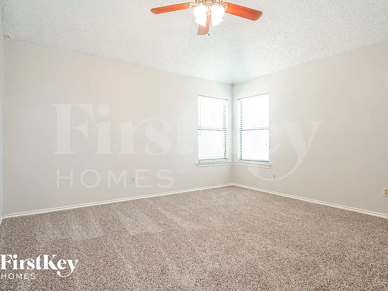 4742 Cornflower Dr — Photo 11