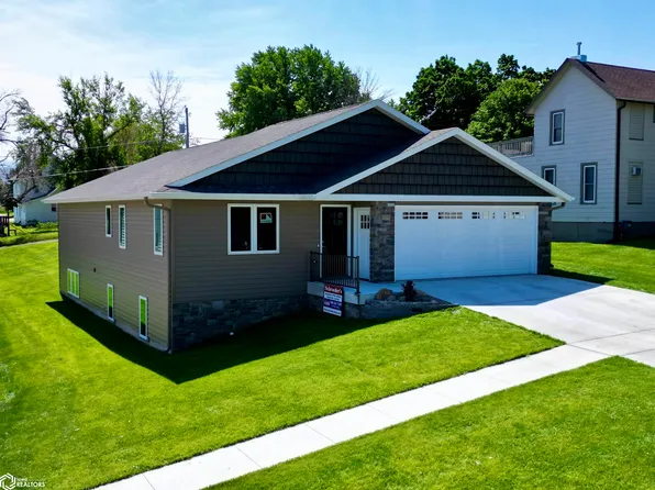 214 N Court St, Carroll, IA 51401