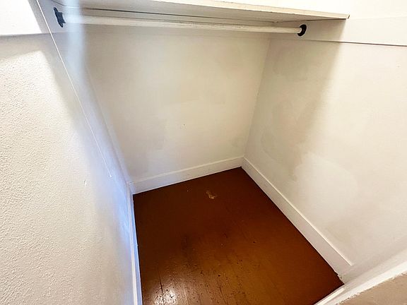 4th image of 912 Carolina St APT 2