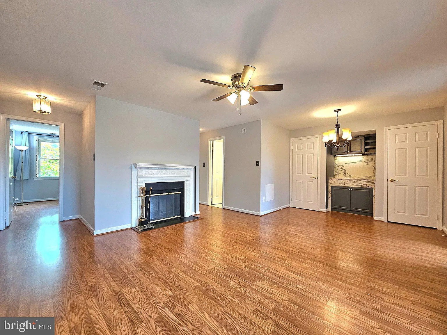 2 bed, 1.0 bath, 865 sqft, $3,050 — Photo 2