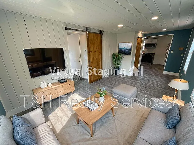 106 E Pendleton Ave — Photo 2