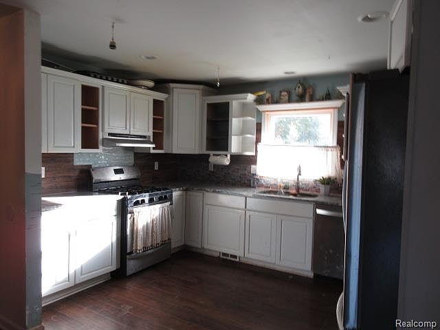 410 W 4th St, photo 15