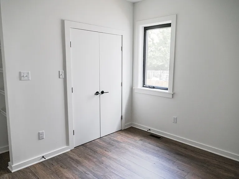 1260 Parkwood Ave — Photo 24
