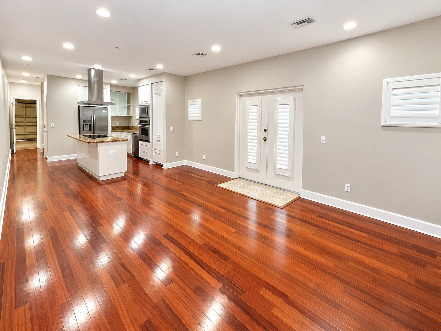 Modern South Tampa Living | 3 Bedrooms | 2.5 Bathrooms | 2-Car Garage | Rooftop Deck — Photo 3