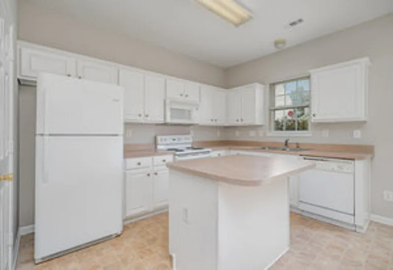 4 bed, 2.5 bath, 1535 sqft, $1,950 — Photo 4