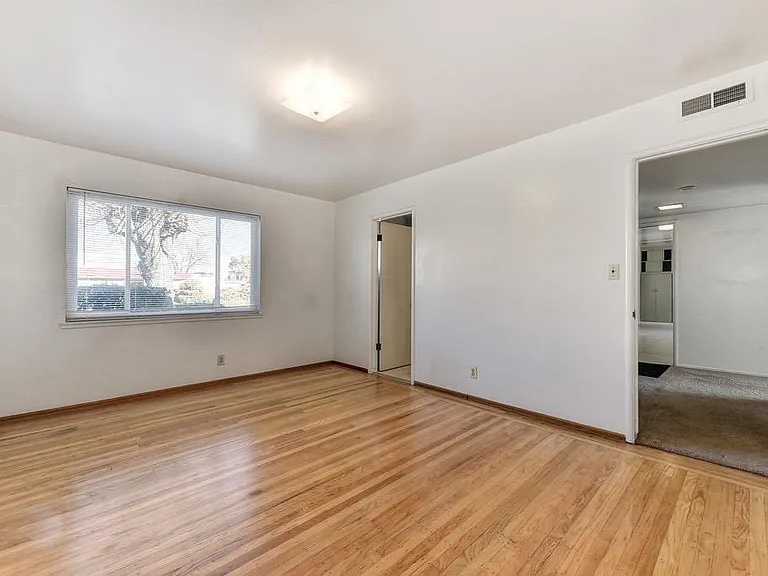 1302 Frances Dr — Photo 6
