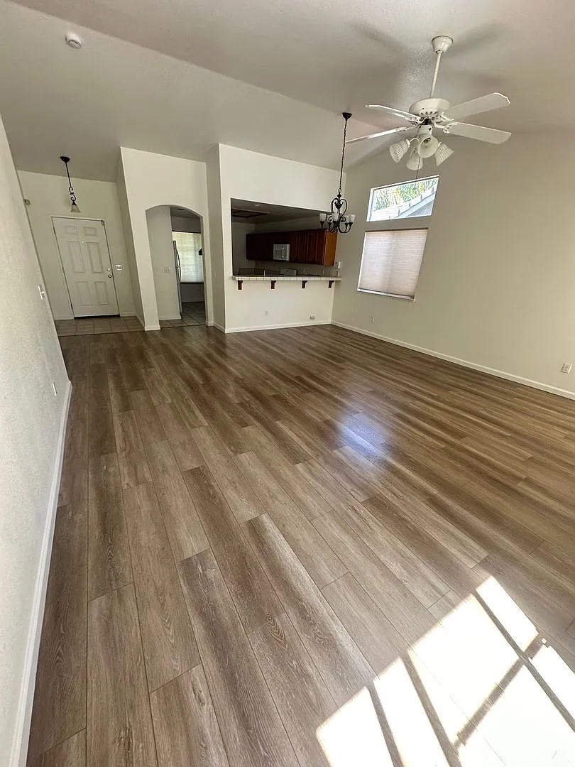 Remodeled 1 story home like new inside — Photo 3