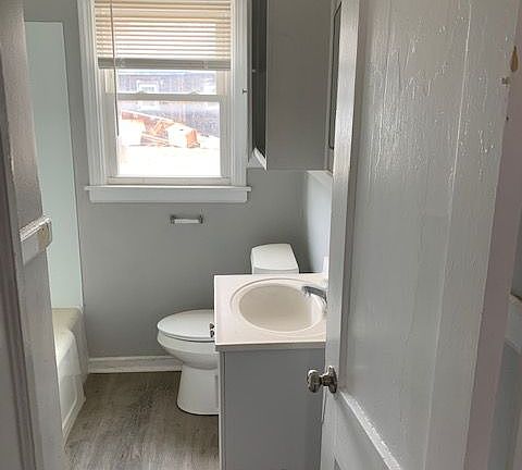 3rd image of 847 N Glendale St #0