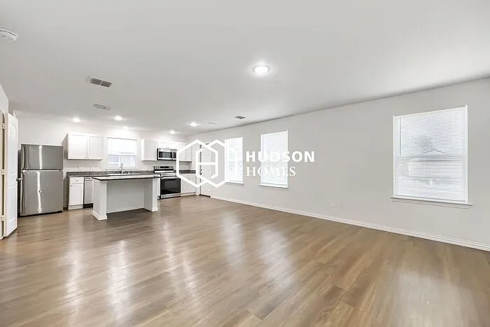 3 bed, 2.0 bath, 1500 sqft, $1,705 — Photo 4