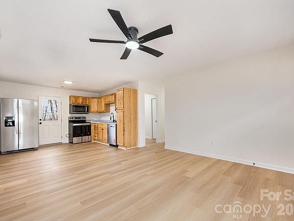 5th image of 142 Winchester Dr