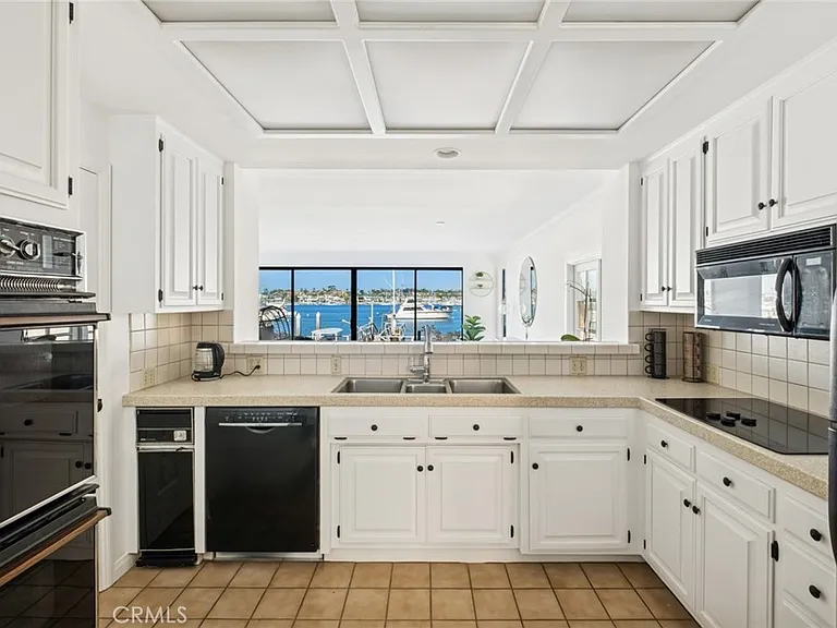 1214 E Balboa Blvd — Photo 10