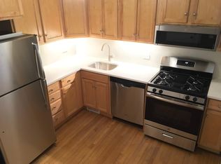 2220 W Berteau Ave #1W, Chicago, IL 60618