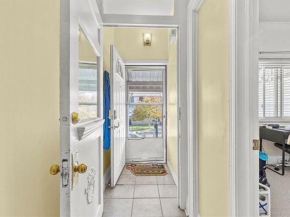 3rd image of 3353 Parkview Ave
