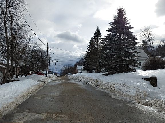 5th image of 636 Spring Ave