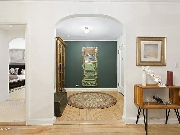 4th image of 75 Bank St #1CDE