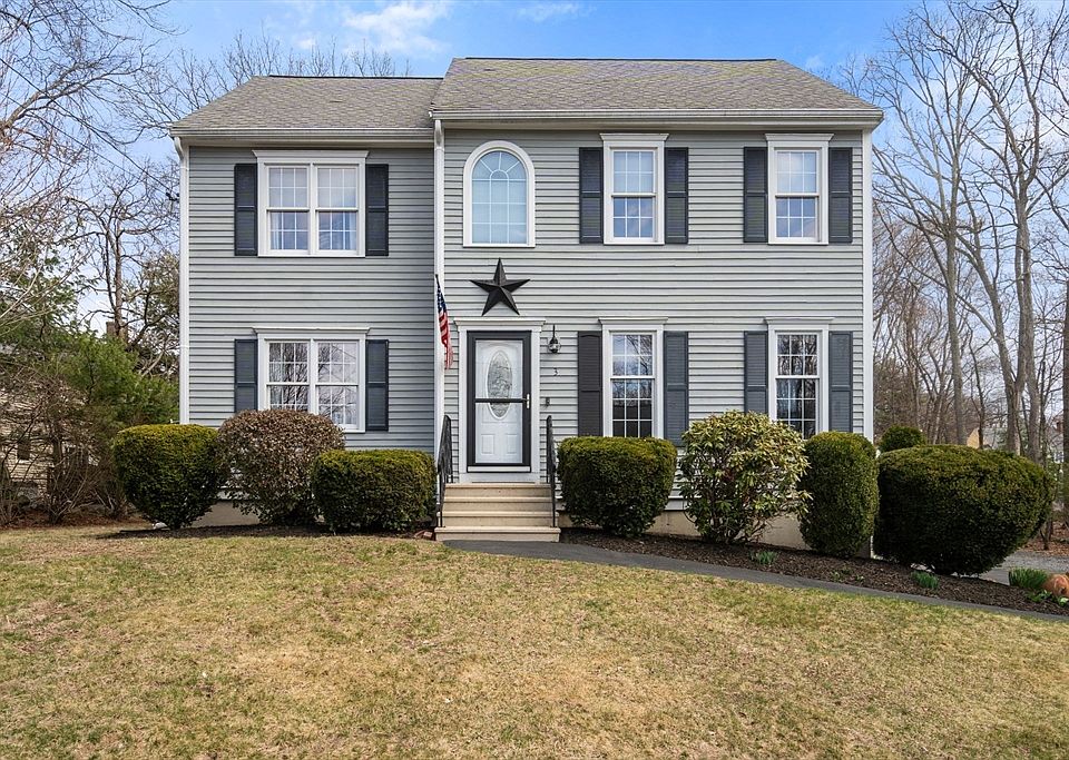 1st image of 3 Winterberry Ln