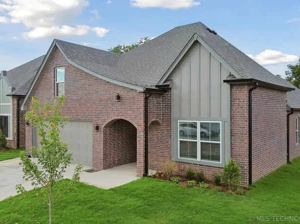 209 W Broadway St, Owasso, OK 74055