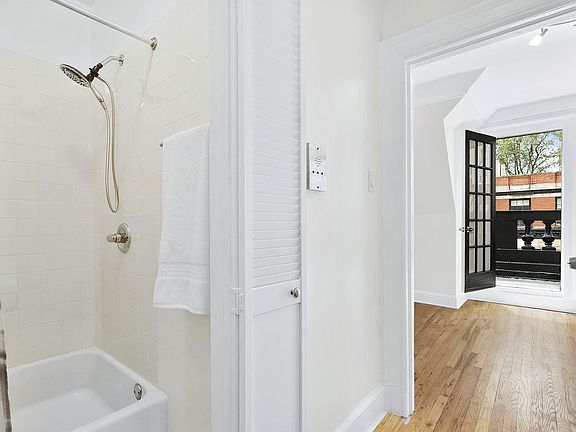 5th image of 307 W 107th St APT 7