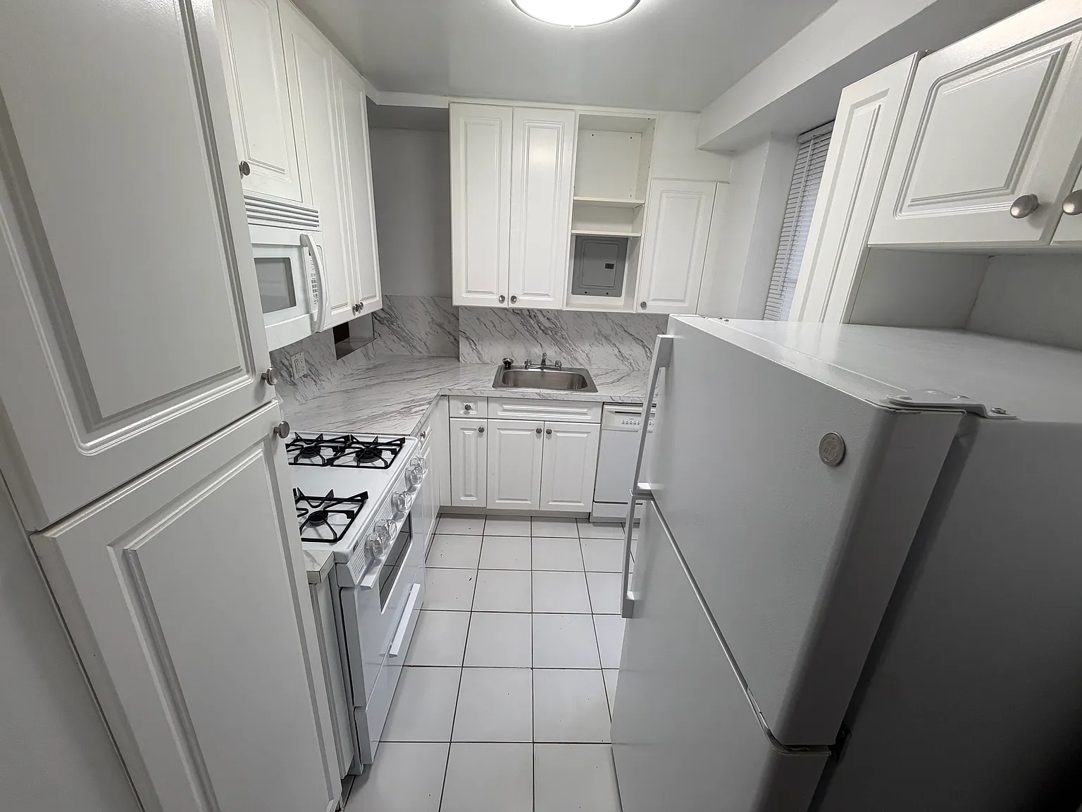186th Ln, Fresh Meadows — Photo 2