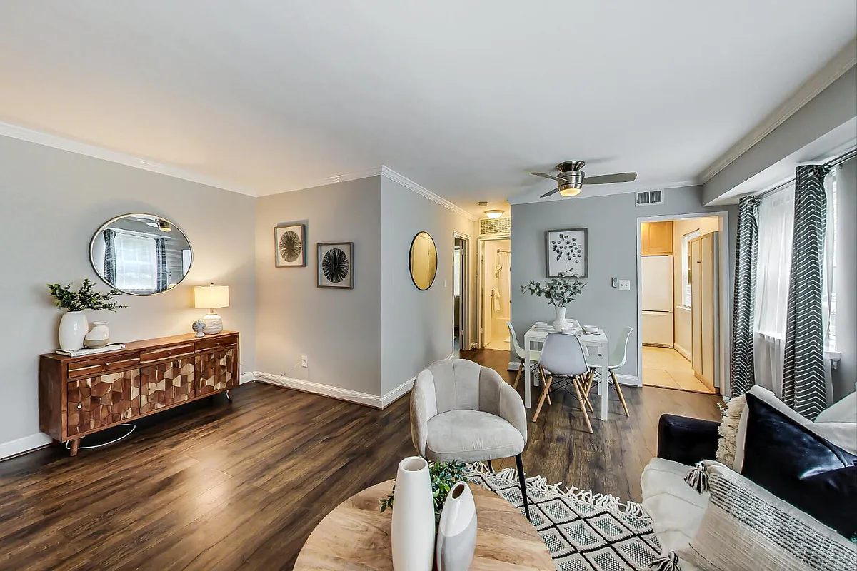Building Photo - 1303 N Ode St #215