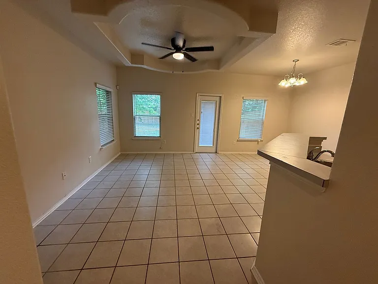 1427 Denver Blvd — Photo 3