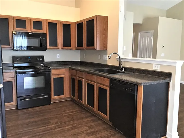 517 Lindsborg Trl — Photo 3