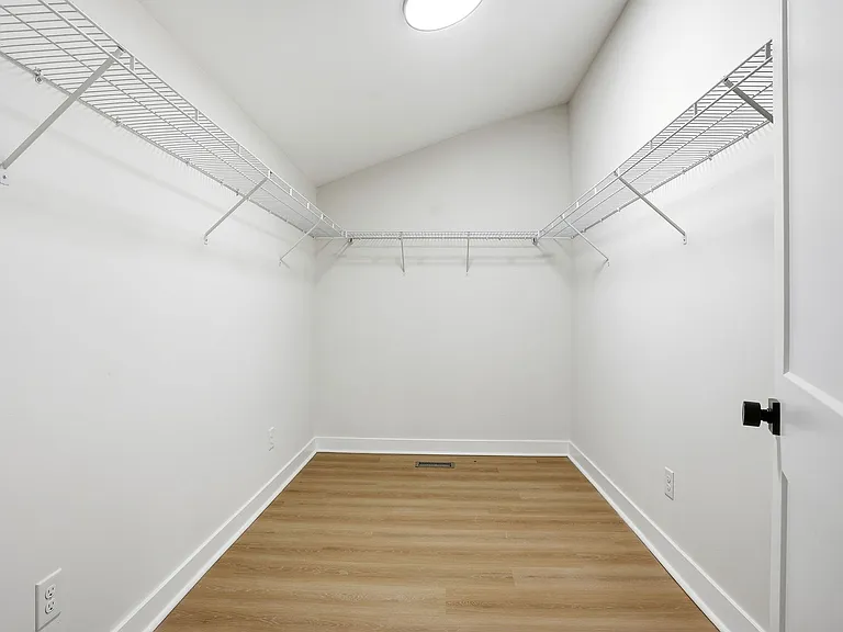 127 Perry St — Photo 13