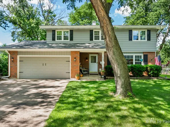 1510 Avalon Ct, St Charles, IL 60174