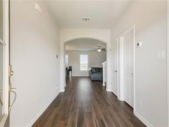 3rd image of 805 Bent Cypress Ln