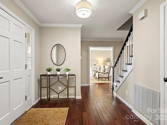 5th image of 5217 Camilla Dr