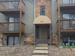 9557 University Ave APT 21, Clive, IA 50325