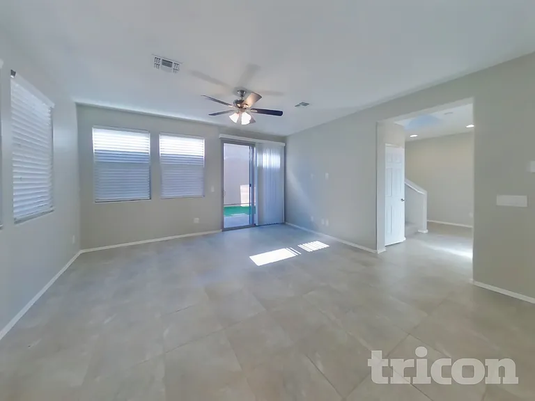 323 N 56th Pl — Photo 3