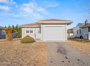 40 Pirogue St, Toms River, NJ 08757