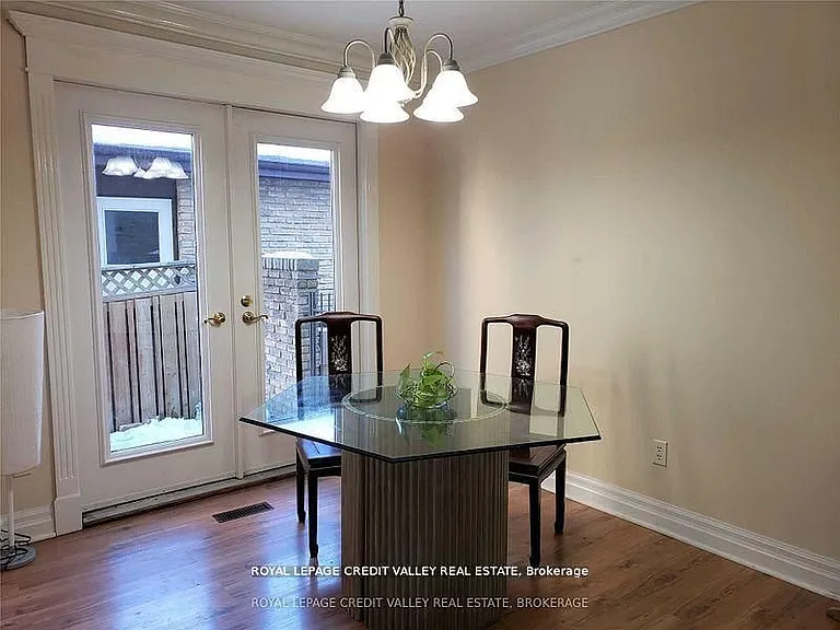 24 Sutter Ave — Photo 9