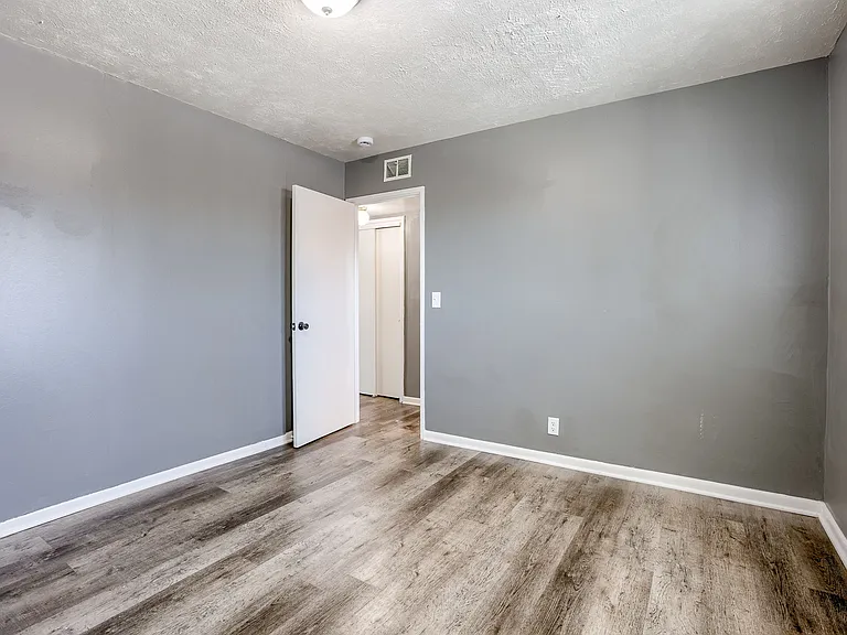 1015 N 47th Ave #8 — Photo 16