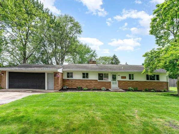 1749 N Center Rd, Saginaw, MI 48638