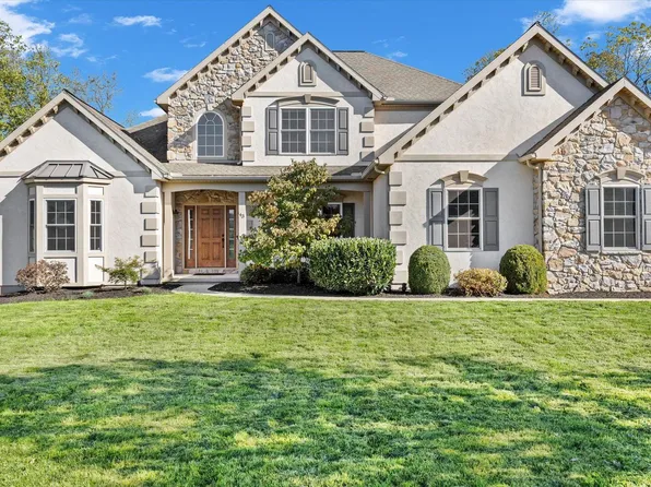 43 Springdale Way, Mechanicsburg, PA 17050