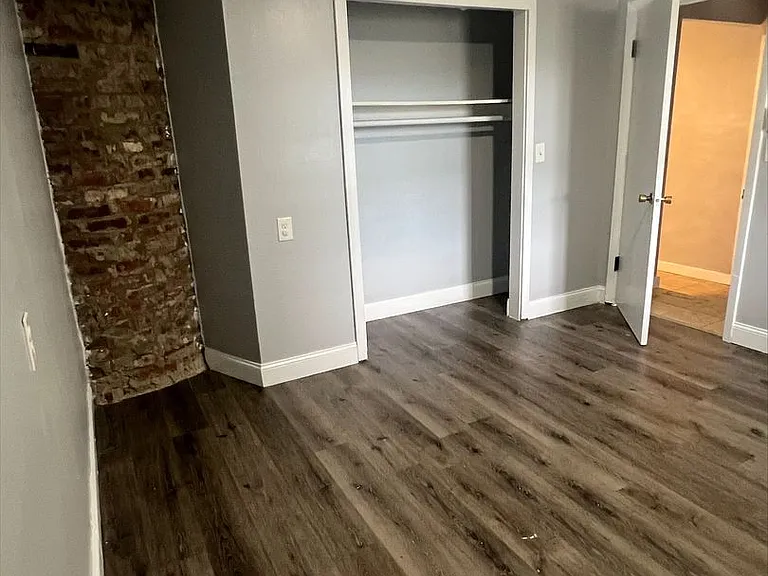 406 W Maple St — Photo 9