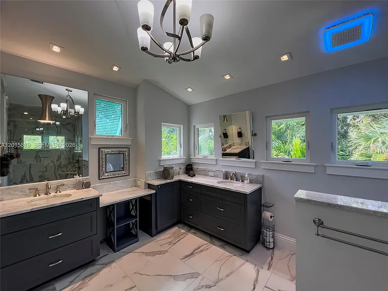 545 SW Indianola St — Photo 25