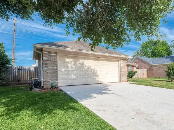 3231 E Heatherock Cir, Sugar Land, TX 77479