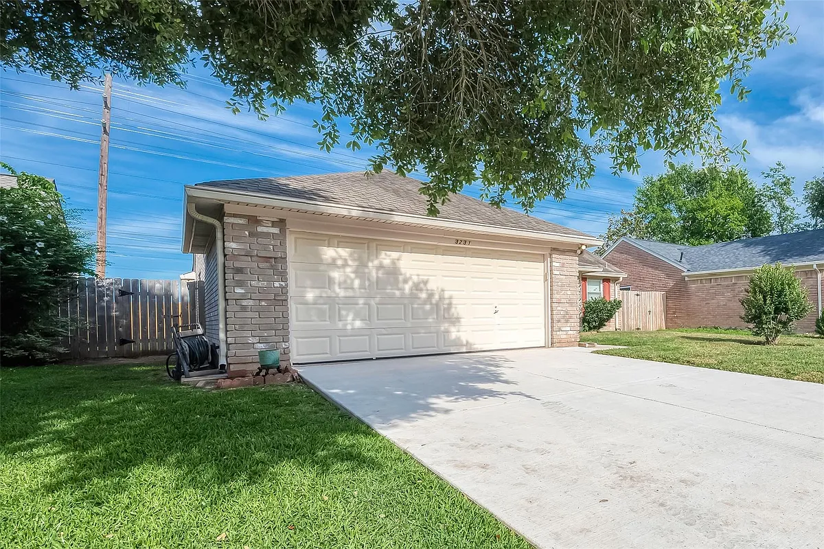 Building Photo - 3231 E Heatherock Cir