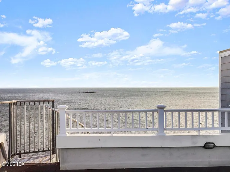 2149 Fairfield Beach Rd — Photo 12