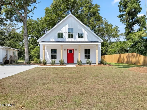 208 W Satchwell Street, Burgaw, NC 28425