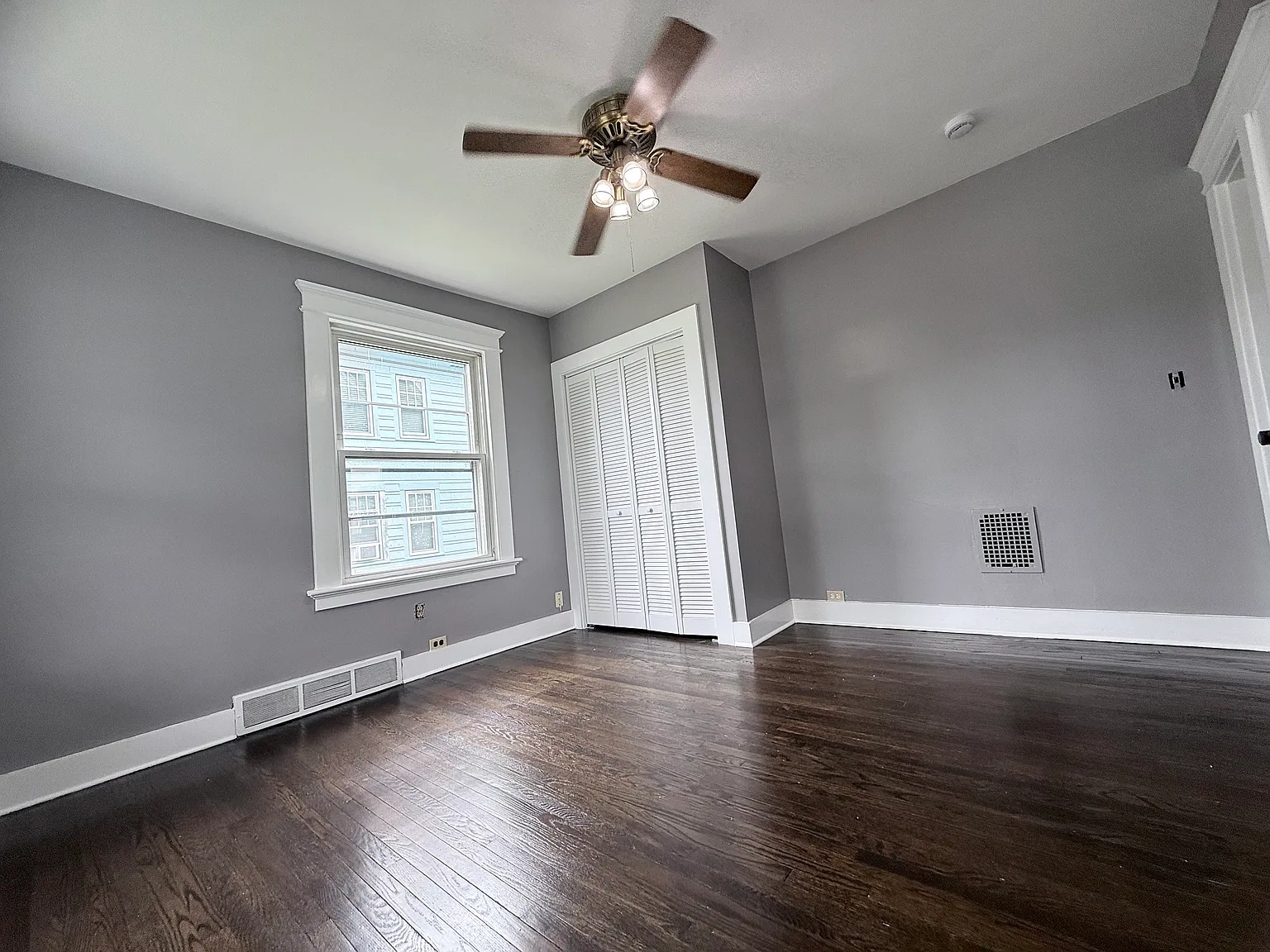 3 bed, 900 sqft, $2,500 — Photo 2