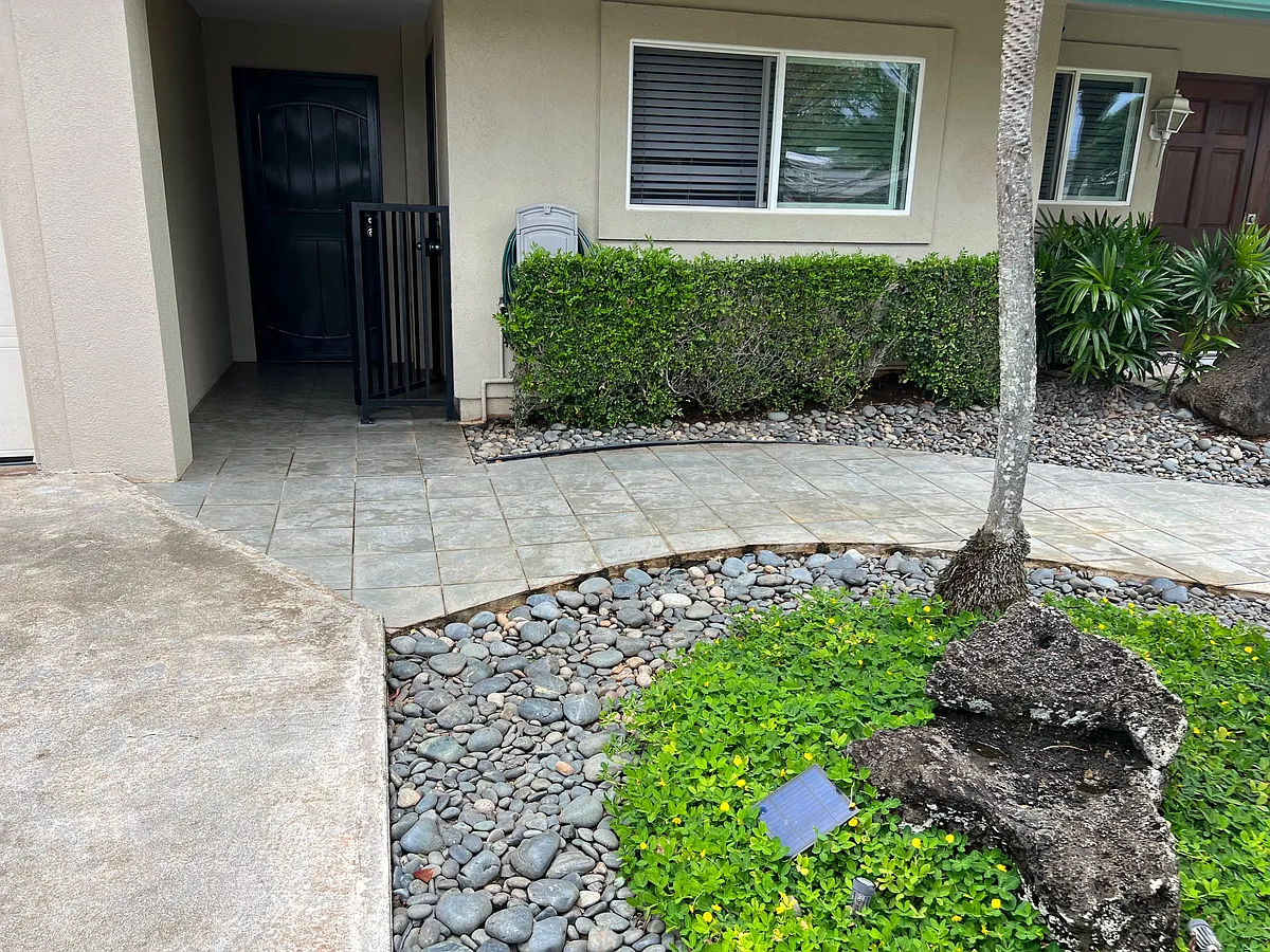 Building Photo - 610 Uluoa St #1