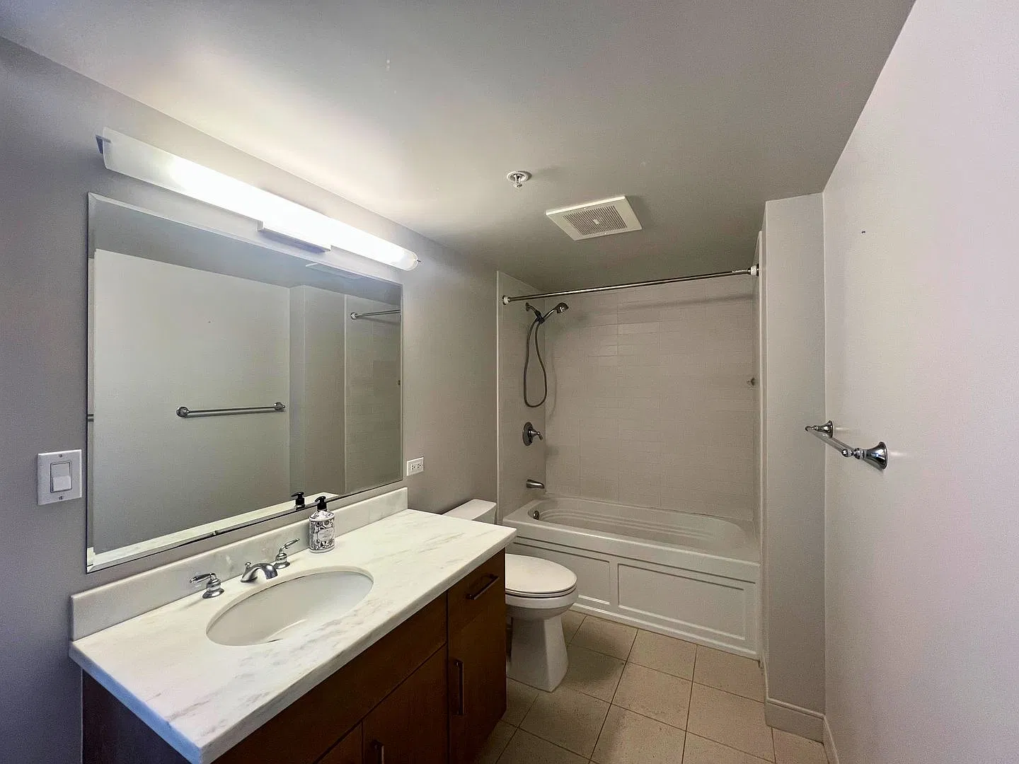 Live in the heart of Honolulu at Pacifica #3206 — Photo 4