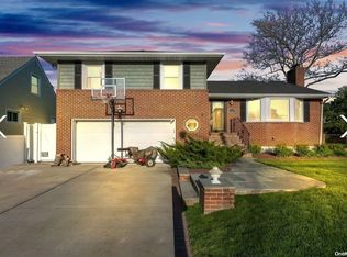 199 Radcliffe Rd, Island Park, NY 11558