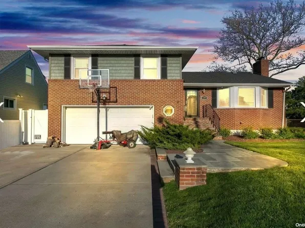 199 Radcliffe Road, Island Park, NY 11558