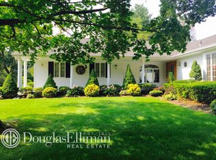 109 Sterling Ct, Syosset, NY 11791