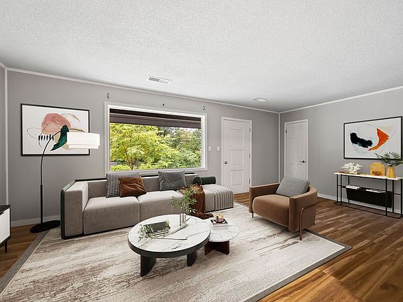 3rd image of 34 Hinckley Cir